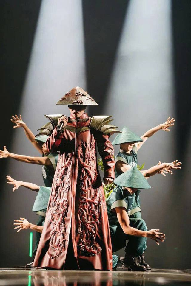 Trang Thông tin Chính phủ viết về khoảnh khắc lịch sử của Đức Phúc, khẳng định vị thế âm nhạc Việt vươn ra toàn cầu- Ảnh 3. Trang Thông tin Chính phủ viết về khoảnh khắc lịch sử của Đức Phúc, khẳng định vị thế âm nhạc Việt vươn ra toàn cầu- Ảnh 3.