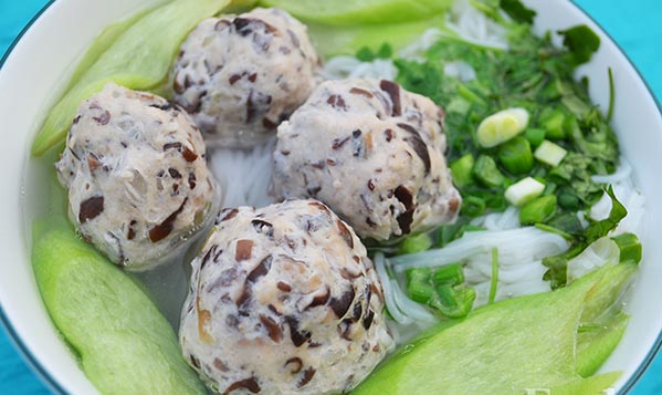 Không phải phở gà, món ăn chỉ từ 30.000 đồng/bát này mới là hương vị Việt lọt top ngon nhất thế giới - Ảnh 2.