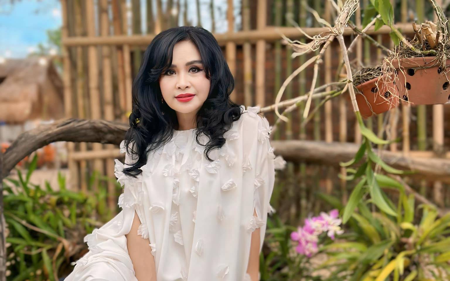 Ca khúc khiến nữ NSND sắp lấy chồng ở tuổi 56 phải thốt lên với nhạc sĩ Quốc Trung "em chịu thua" - Ảnh 2. Ca khúc khiến nữ NSND sắp lấy chồng ở tuổi 56 phải thốt lên với nhạc sĩ Quốc Trung "em chịu thua" - Ảnh 2.