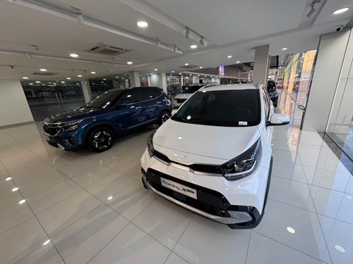 Thị trường ô tô Việt Nam đối mặt với cuộc cạnh tranh khốc liệt từ xe Trung Quốc - Ảnh 1. Thị trường ô tô Việt Nam đối mặt với cuộc cạnh tranh khốc liệt từ xe Trung Quốc - Ảnh 1.