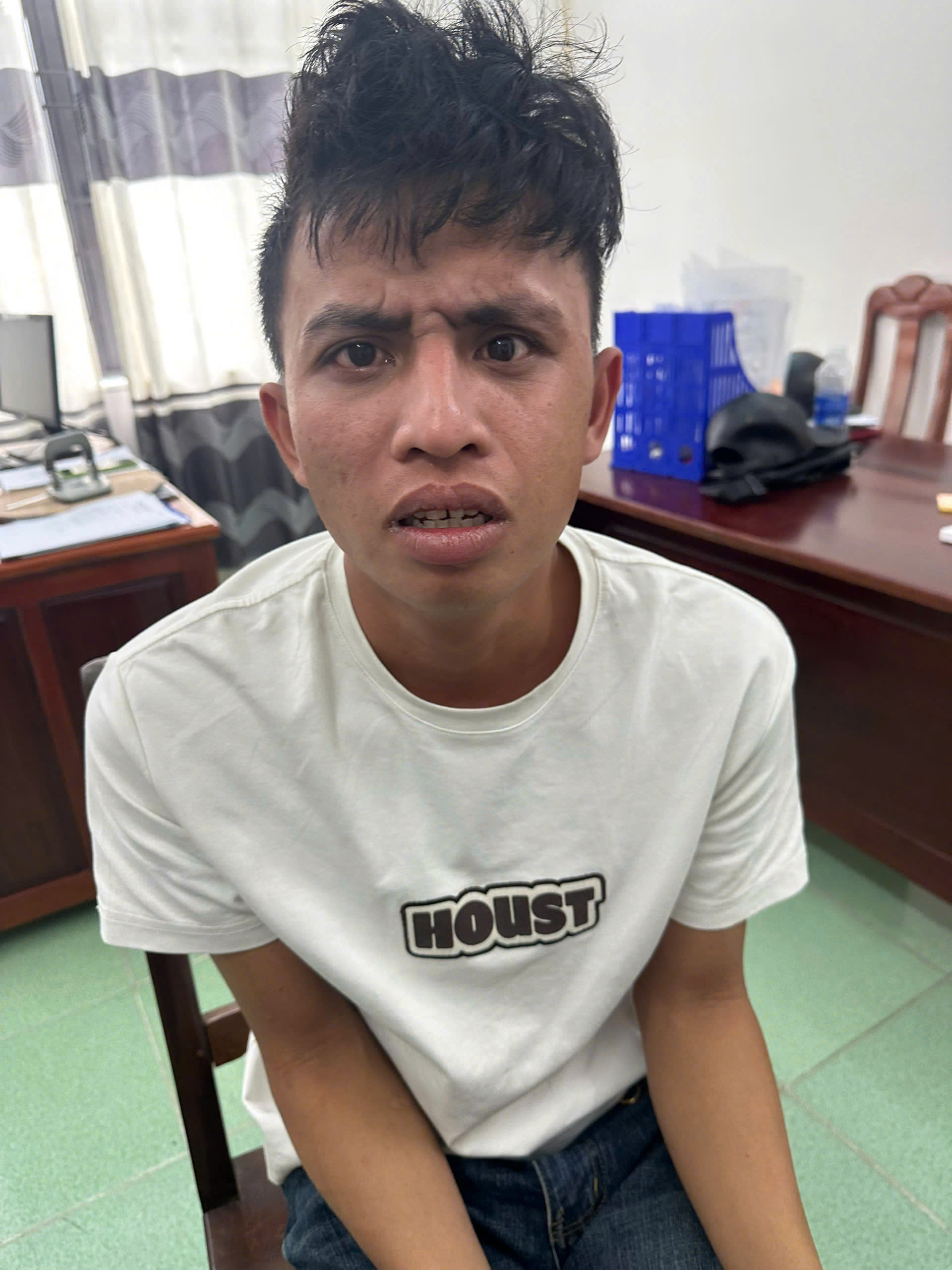 Bất ngờ danh tính kẻ trộm tiệm áo cưới Phương Luxury Đà Nẵng bị bắt giữ - Ảnh 1.