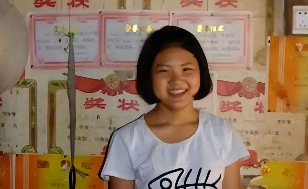 Nhặt đứa bé gái bị bỏ rơi ở cổng về nuôi, 2 người đàn ông nhận cái kết sau 30 năm: Nhặt đứa bé gái bị bỏ rơi ở cổng về nuôi, 2 người đàn ông nhận cái kết sau 30 năm: