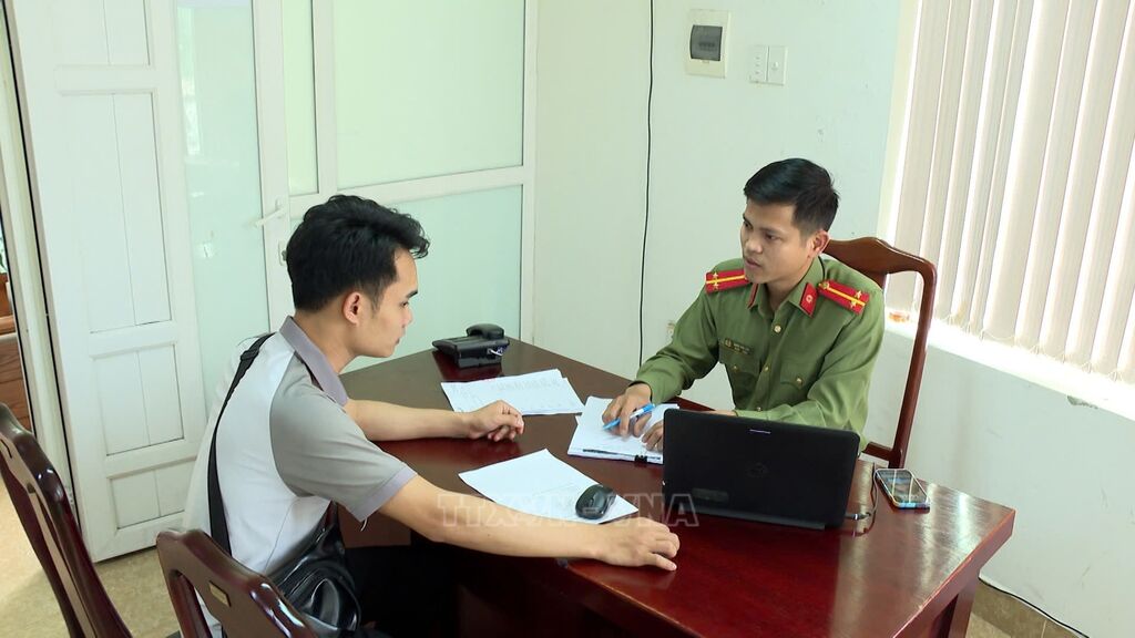 Bắt, khám xét nơi ở của Nguyễn Phi Định - Ảnh 2.