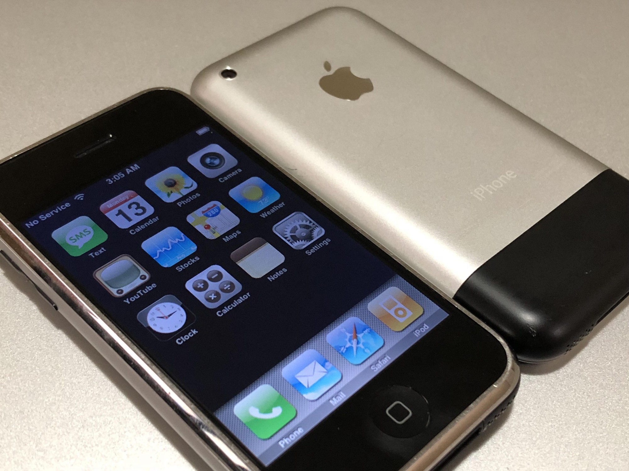 3 chiếc iPhone đã trở thành huyền thoại, Gen Z hay Alpha bây giờ làm sao biết iPhone đã từng đẹp như thế nào!- Ảnh 3. 3 chiếc iPhone đã trở thành huyền thoại, Gen Z hay Alpha bây giờ làm sao biết iPhone đã từng đẹp như thế nào!- Ảnh 3.