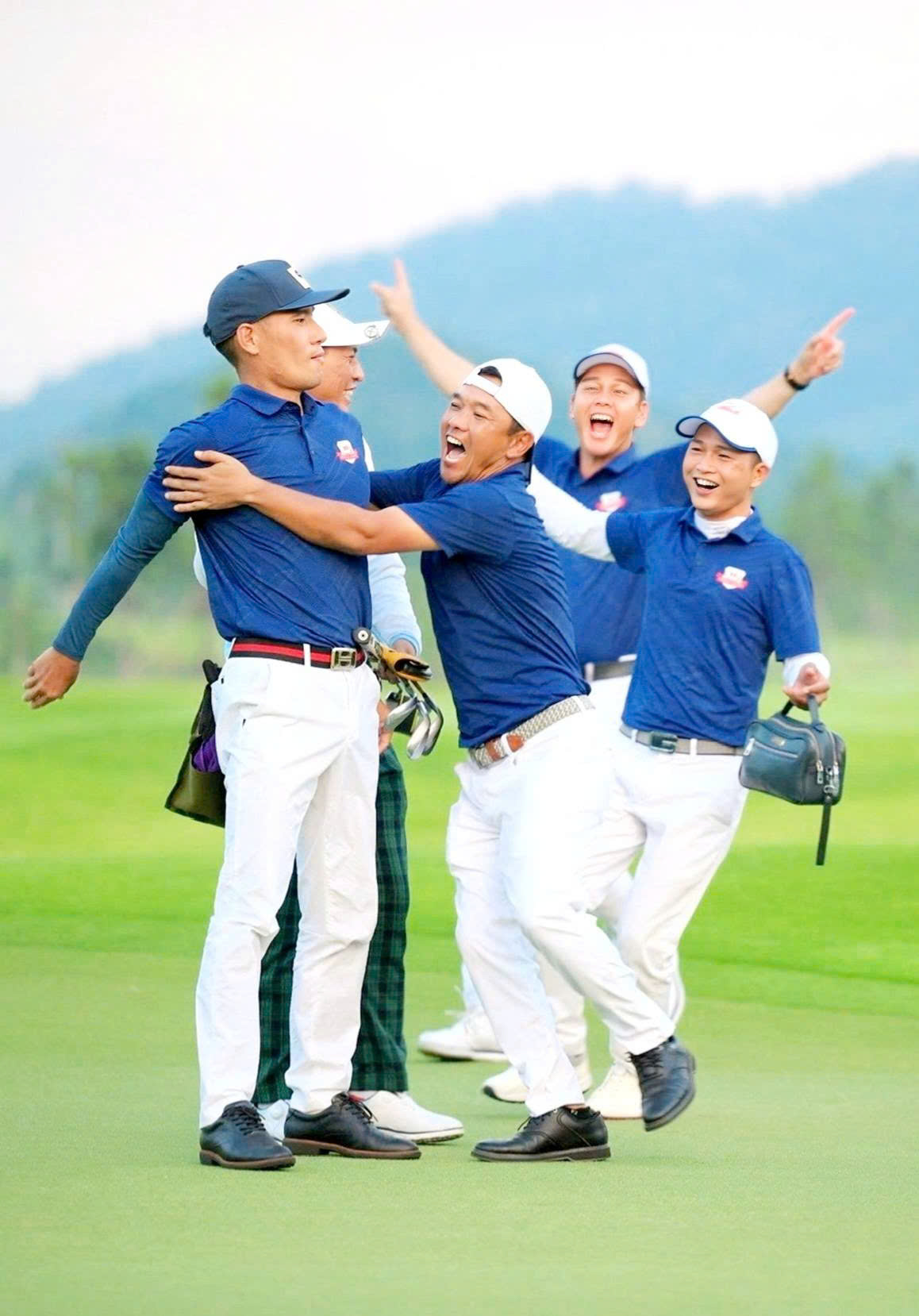 Từ vé mong manh đến ngôi vương: Họ Bùi tạo nên mùa giải huyền thoại- Ảnh 1. Từ vé mong manh đến ngôi vương: Họ Bùi tạo nên mùa giải huyền thoại- Ảnh 1.