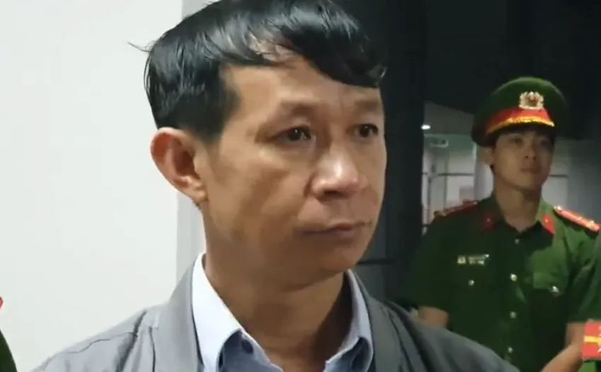 Bắt tạm giam 2 trưởng khoa bệnh viện vụ "máy hỏng vẫn tán sỏi"- Ảnh 1.