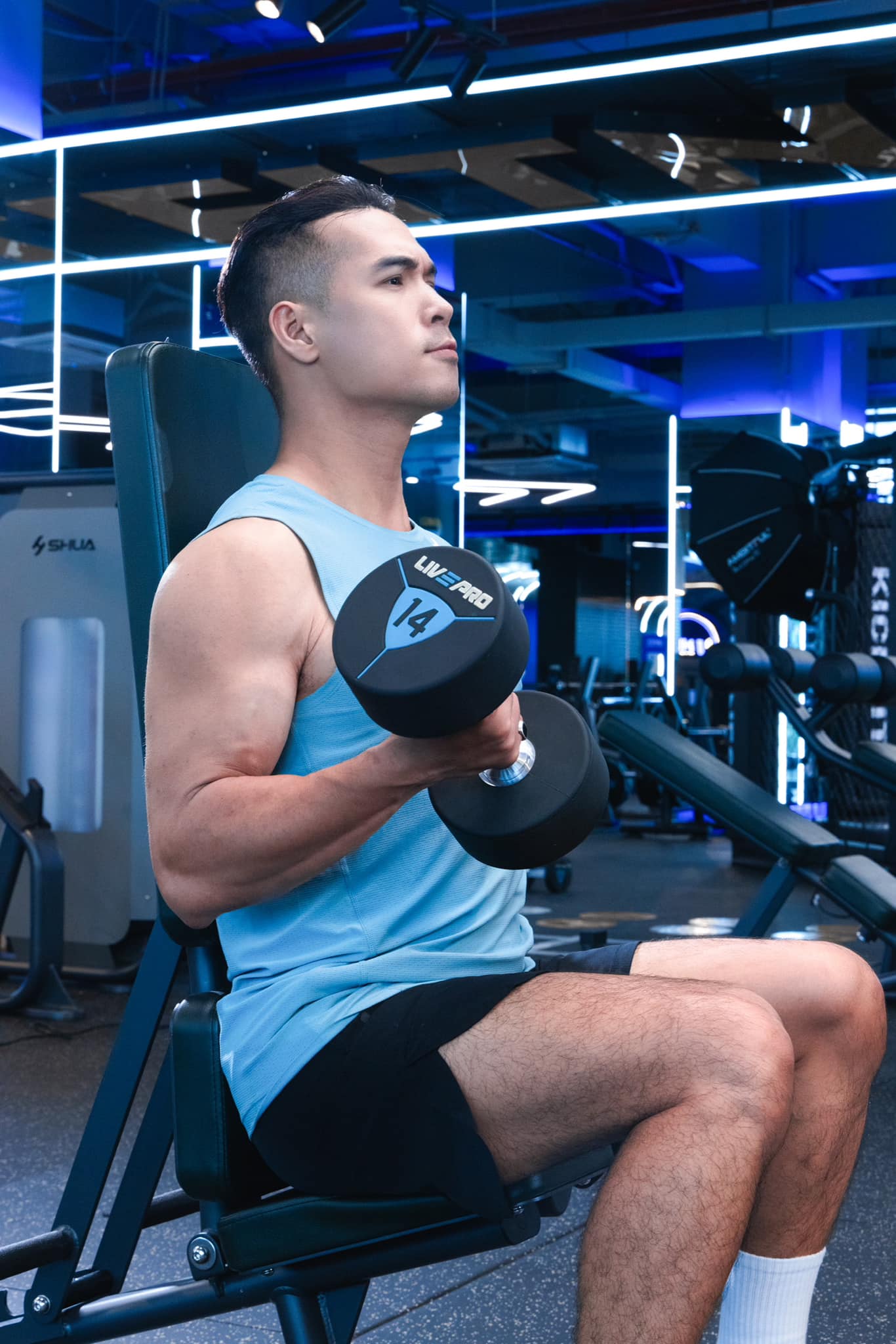 Top 3 nam thần U40 - U50 Vbiz mê thể thao: Càng lớn tuổi càng phong độ, body săn chắc khó tin- Ảnh 18. Top 3 nam thần U40 - U50 Vbiz mê thể thao: Càng lớn tuổi càng phong độ, body săn chắc khó tin- Ảnh 18.