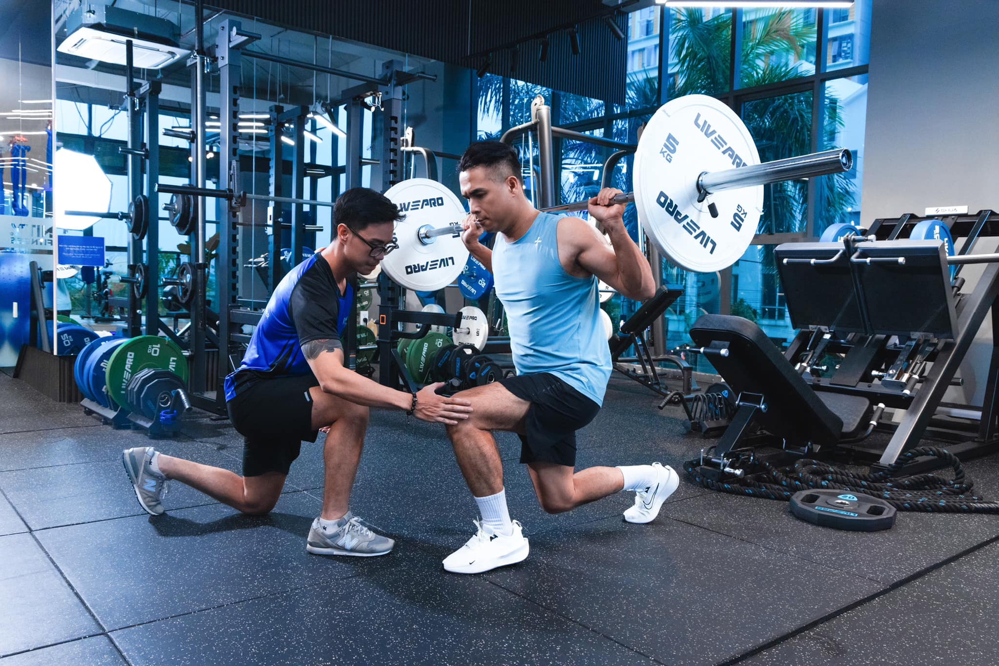 Top 3 nam thần U40 - U50 Vbiz mê thể thao: Càng lớn tuổi càng phong độ, body săn chắc khó tin- Ảnh 17. Top 3 nam thần U40 - U50 Vbiz mê thể thao: Càng lớn tuổi càng phong độ, body săn chắc khó tin- Ảnh 17.