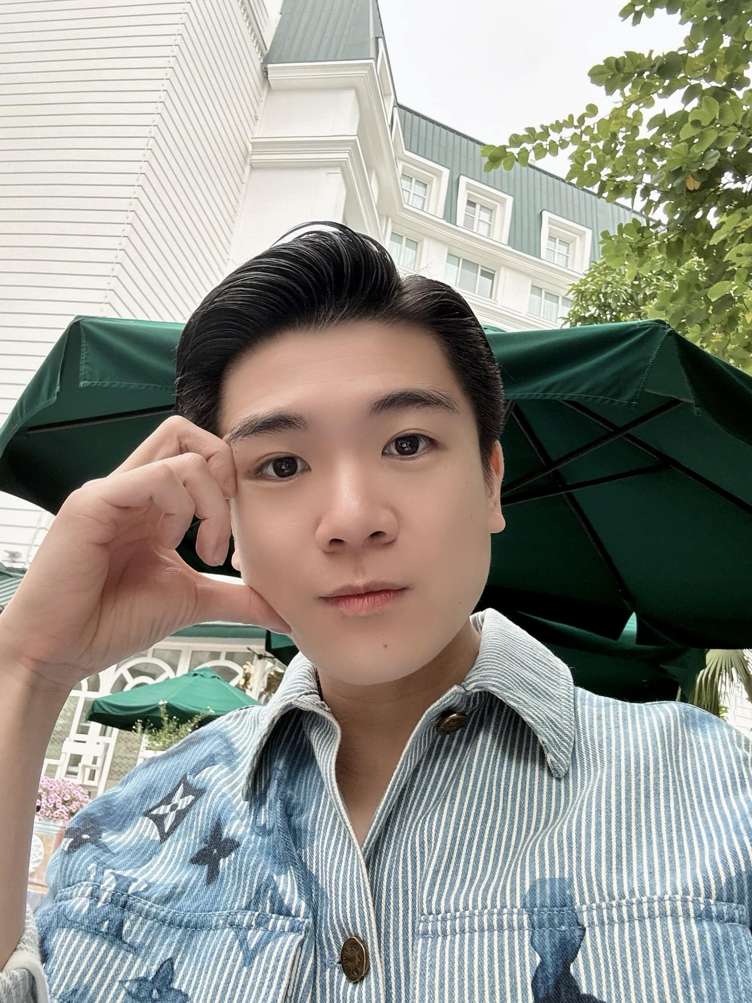 Phó tổng Đỗ Quang Vinh choáng vì iPhone 17 Pro Max: "Mọi người giàu, hay có chỗ mua rẻ mình không biết nhỉ?" - Ảnh 1.