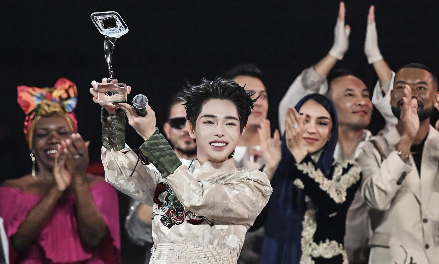 - Ảnh 2. - Ảnh 2.