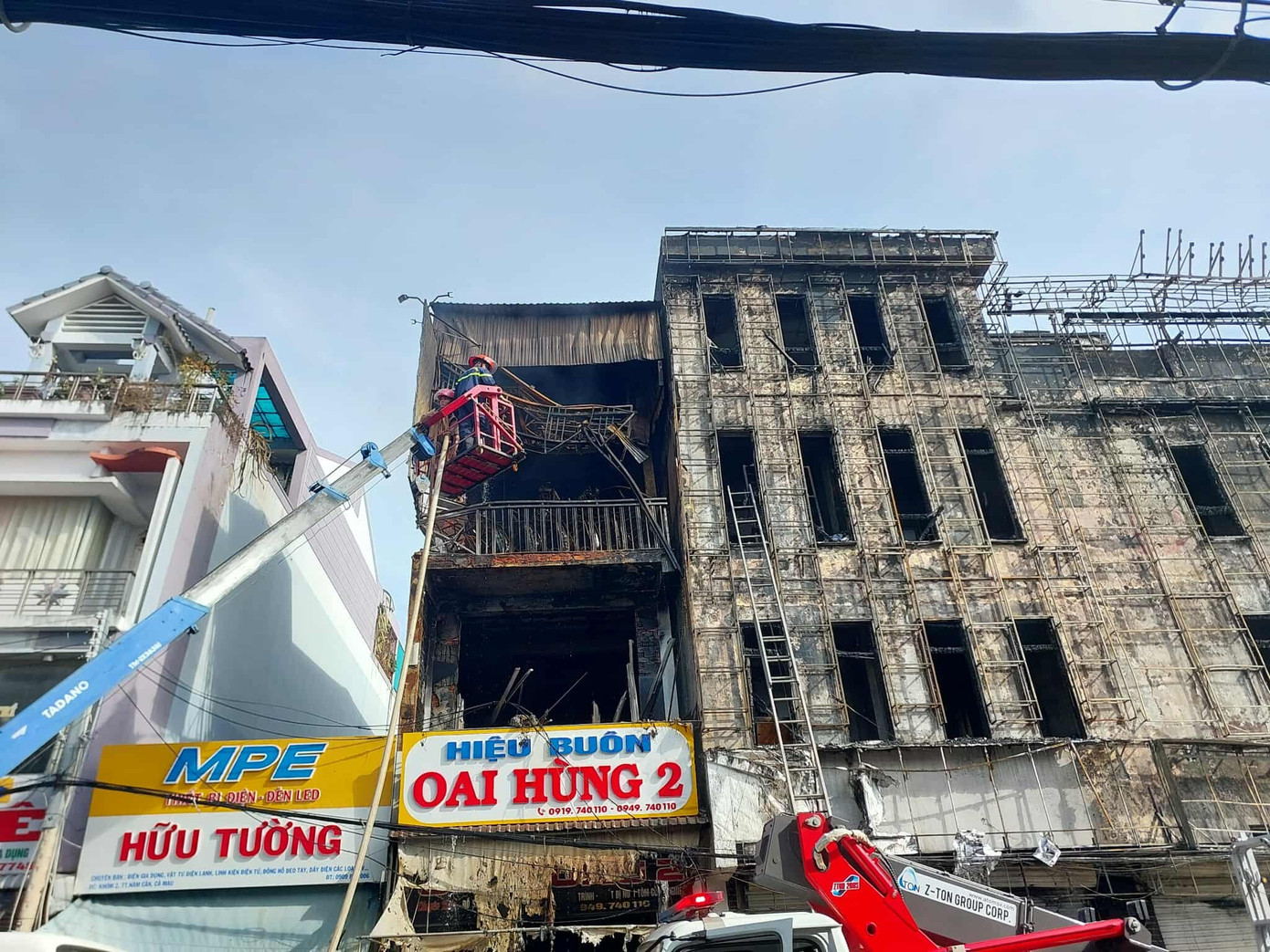 Cháy ngân hàng Cà Mau gây hoang mang , tiệm tạp hóa bị thiêu rụi hoàn toàn - Ảnh 1. Cháy ngân hàng Cà Mau gây hoang mang , tiệm tạp hóa bị thiêu rụi hoàn toàn - Ảnh 1.