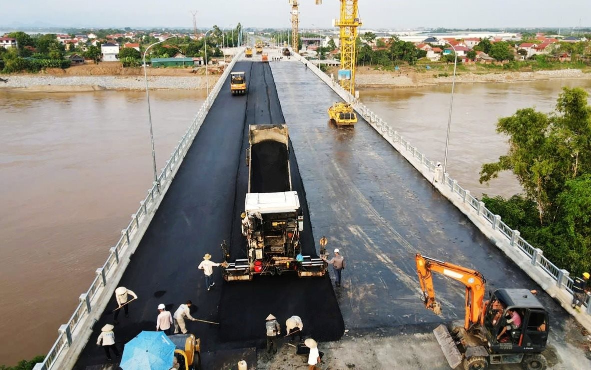 Thủ tướng khen 'kỳ tích' hồi sinh thần tốc cầu Phong Châu của DN Quốc phòng: Tiết kiệm 300 tỷ, xong trong 10 tháng, 5 ngày nữa khánh thành- Ảnh 1. Thủ tướng khen 'kỳ tích' hồi sinh thần tốc cầu Phong Châu của DN Quốc phòng: Tiết kiệm 300 tỷ, xong trong 10 tháng, 5 ngày nữa khánh thành- Ảnh 1.