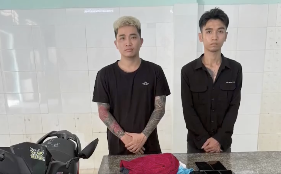 Công an TP HCM bắt 2 TikToker Thuận Khùng và Minh Báo- Ảnh 1. Công an TP HCM bắt 2 TikToker Thuận Khùng và Minh Báo- Ảnh 1.