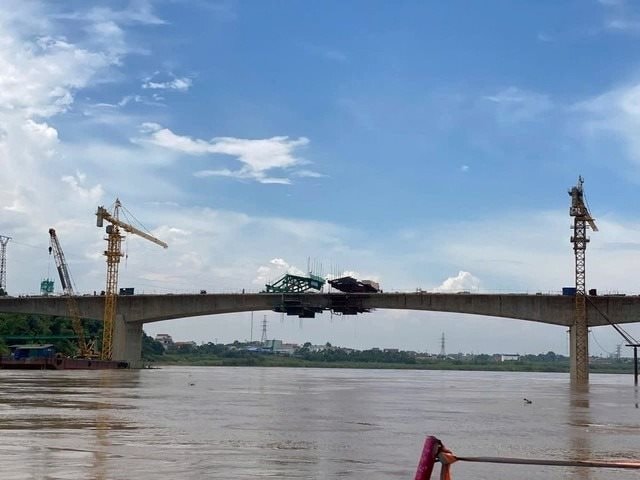 Thủ tướng khen 'kỳ tích' hồi sinh thần tốc cầu Phong Châu của DN Quốc phòng: Tiết kiệm 300 tỷ, xong trong 10 tháng, 5 ngày nữa khánh thành- Ảnh 2. Thủ tướng khen 'kỳ tích' hồi sinh thần tốc cầu Phong Châu của DN Quốc phòng: Tiết kiệm 300 tỷ, xong trong 10 tháng, 5 ngày nữa khánh thành- Ảnh 2.