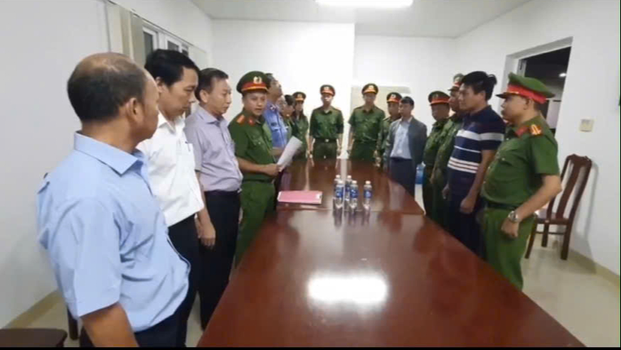 CLIP: Bắt 2 Trưởng khoa Bệnh viện Đa khoa Vùng Tây Nguyên về vụ tán sỏi- Ảnh 1.