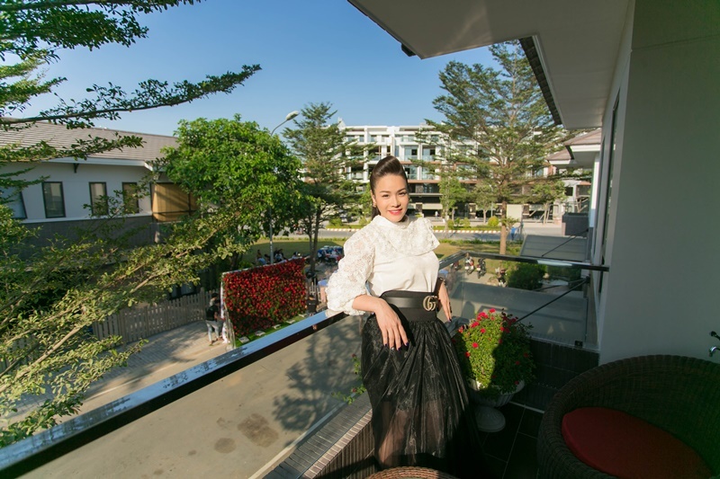 Nữ nghệ sĩ là đại gia có biệt thự TP.HCM 20 tỷ, 40 tuổi tự sinh con, bế con riêng về thăm nhà chồng cũ- Ảnh 8. Nữ nghệ sĩ là đại gia có biệt thự TP.HCM 20 tỷ, 40 tuổi tự sinh con, bế con riêng về thăm nhà chồng cũ- Ảnh 8.