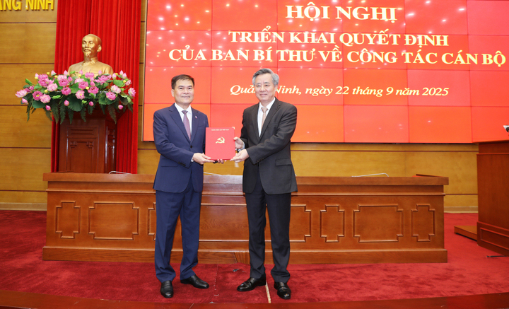 Giới thiệu ông Bùi Văn Khắng để bầu làm Chủ tịch UBND tỉnh Quảng Ninh- Ảnh 1.