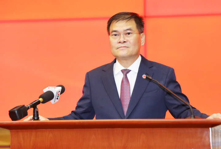 Giới thiệu ông Bùi Văn Khắng để bầu làm Chủ tịch UBND tỉnh Quảng Ninh- Ảnh 2.