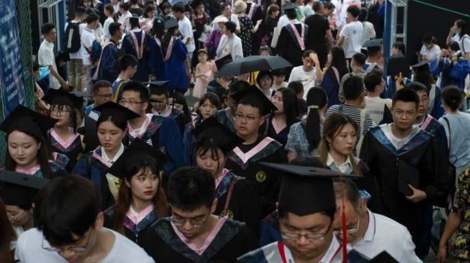 Thanh niên Trung Quốc chọn học nghề nhiều chưa từng có, bằng cấp bão hòa không thể đảm bảo thu nhập- Ảnh 1.