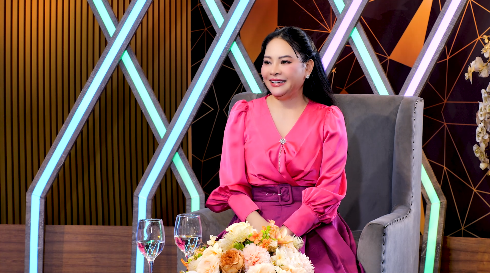 Nữ ca sĩ được Sở Giáo dục tặng bằng khen nói thẳng về học trò: "Bị học vẹt"- Ảnh 2.