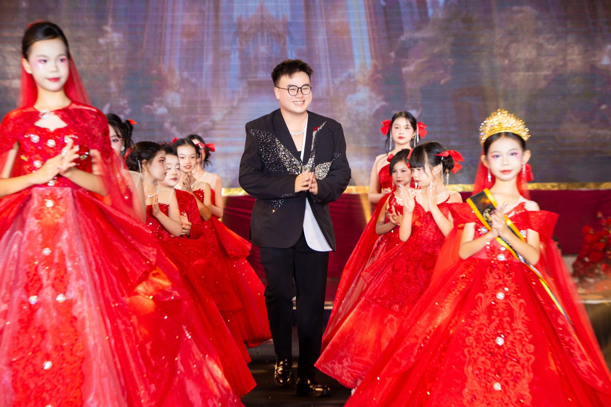 Á hậu Hương Ly, Lê Phan Hạnh Nguyên hóa cô dâu xinh đẹp- Ảnh 2.