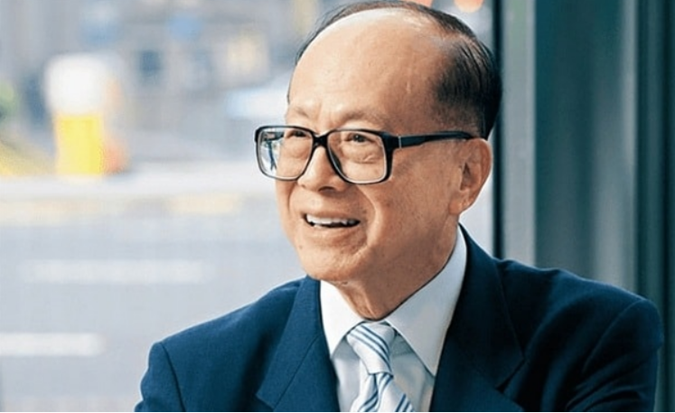 Ông trùm BĐS Lý Gia Thành tuyên bố: “Mỗi đứa trẻ sinh trong nhà họ Lý sẽ được tôi mua 1 hợp đồng bảo hiểm nhân thọ hơn 371 tỷ đồng”, không lạ khi gia tộc toàn tỷ phú- Ảnh 2. Ông trùm BĐS Lý Gia Thành tuyên bố: “Mỗi đứa trẻ sinh trong nhà họ Lý sẽ được tôi mua 1 hợp đồng bảo hiểm nhân thọ hơn 371 tỷ đồng”, không lạ khi gia tộc toàn tỷ phú- Ảnh 2.