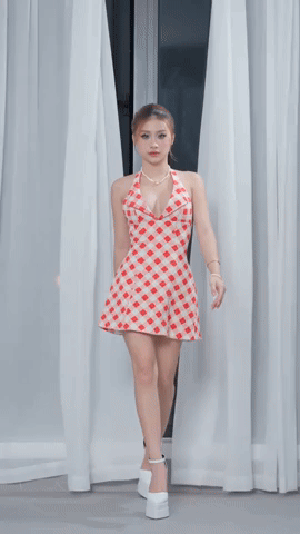 Hotgirl Louis Phạm khoe 