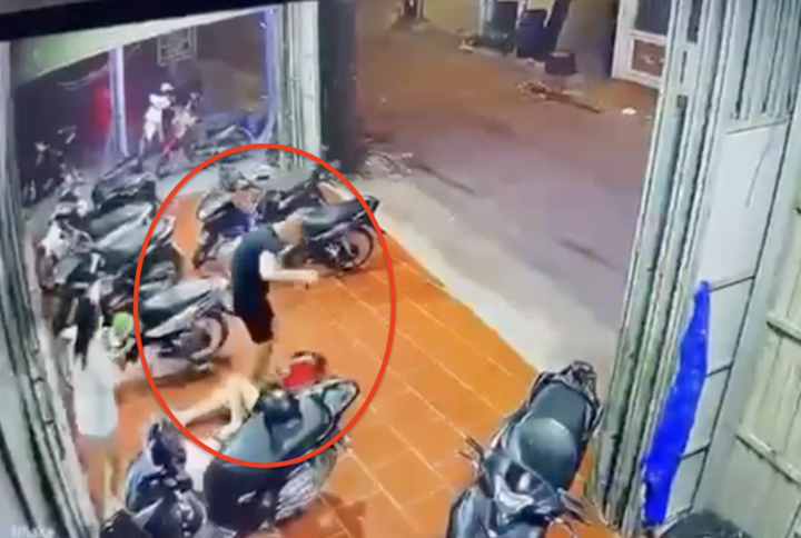 Xác minh clip cô gái bị hành hung dã man trước quán bi-a ở Hà Nội- Ảnh 1.