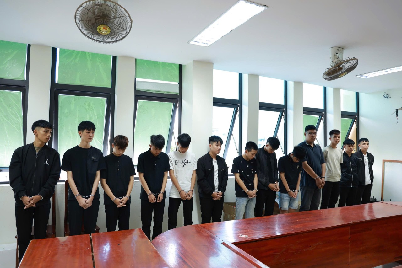 Trong một đêm, 16 thanh niên vướng lao lý vì làm chuyện tày đình- Ảnh 1. Trong một đêm, 16 thanh niên vướng lao lý vì làm chuyện tày đình- Ảnh 1.