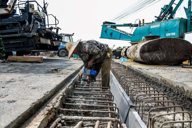 Thủ tướng khen 'kỳ tích' hồi sinh thần tốc cầu Phong Châu của DN Quốc phòng: Tiết kiệm 300 tỷ, xong trong 10 tháng, 5 ngày nữa khánh thành- Ảnh 3. Thủ tướng khen 'kỳ tích' hồi sinh thần tốc cầu Phong Châu của DN Quốc phòng: Tiết kiệm 300 tỷ, xong trong 10 tháng, 5 ngày nữa khánh thành- Ảnh 3.