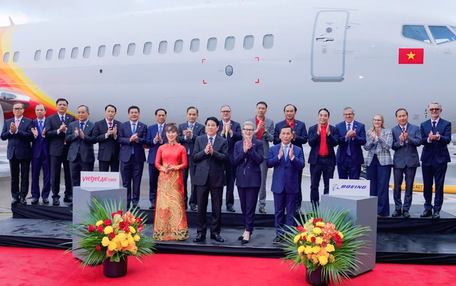 Chủ tịch nước chứng kiến Vietjet nhận bàn giao máy bay Boeing đầu tiên trong đơn hàng 200 chiếc- Ảnh 2.