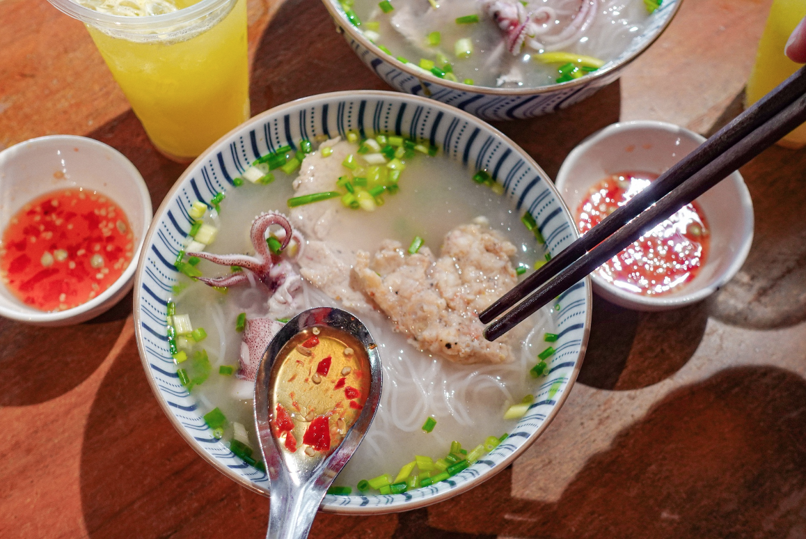 7 món bún miền Tây tên nghe "lạ hoắc", tưởng khó ăn mà ngon nức tiếng: Đặc sản hiếm có với hương vị khó quên- Ảnh 6.