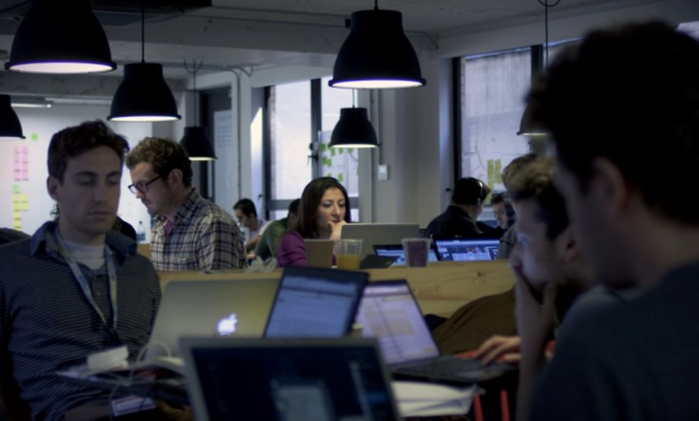 Sự thoái trào của ngành công nghệ Mỹ: Cựu kỹ sư đành xin làm barista, BĐS toàn thành phố chịu tác động- Ảnh 2.