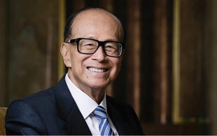 Ông trùm BĐS Lý Gia Thành tuyên bố: “Mỗi đứa trẻ sinh trong nhà họ Lý sẽ được tôi mua 1 hợp đồng bảo hiểm nhân thọ hơn 371 tỷ đồng”, không lạ khi gia tộc toàn tỷ phú- Ảnh 1. Ông trùm BĐS Lý Gia Thành tuyên bố: “Mỗi đứa trẻ sinh trong nhà họ Lý sẽ được tôi mua 1 hợp đồng bảo hiểm nhân thọ hơn 371 tỷ đồng”, không lạ khi gia tộc toàn tỷ phú- Ảnh 1.