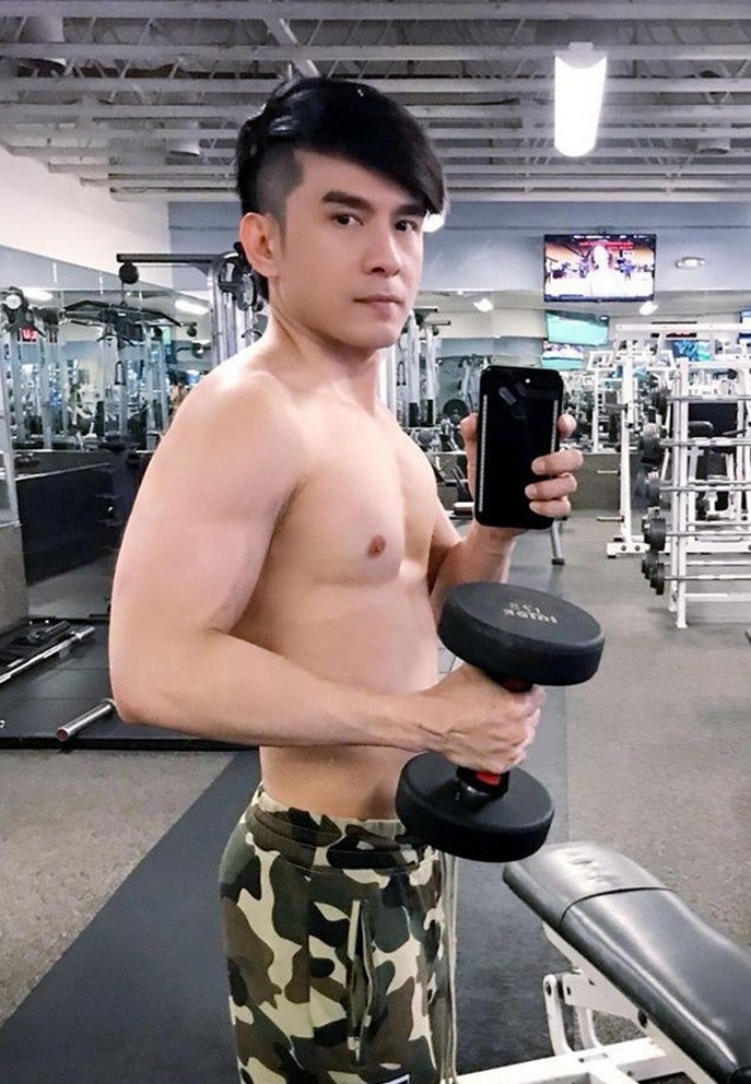 Top 3 nam thần U40 - U50 Vbiz mê thể thao: Càng lớn tuổi càng phong độ, body săn chắc khó tin- Ảnh 3. Top 3 nam thần U40 - U50 Vbiz mê thể thao: Càng lớn tuổi càng phong độ, body săn chắc khó tin- Ảnh 3.