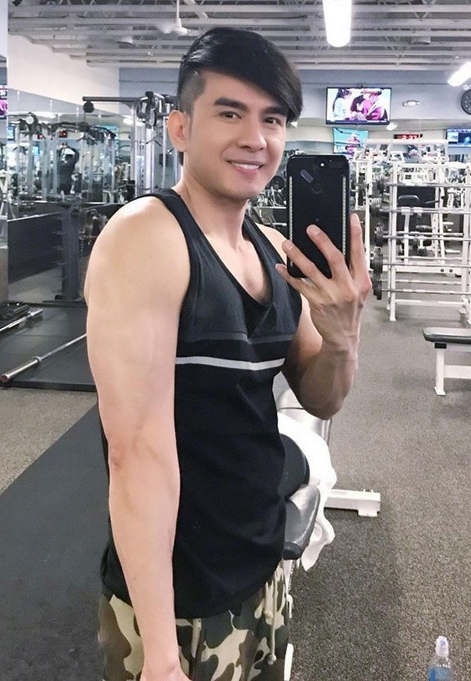 Top 3 nam thần U40 - U50 Vbiz mê thể thao: Càng lớn tuổi càng phong độ, body săn chắc khó tin- Ảnh 2. Top 3 nam thần U40 - U50 Vbiz mê thể thao: Càng lớn tuổi càng phong độ, body săn chắc khó tin- Ảnh 2.