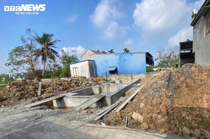 X&acirc;y nh&agrave; tr&ecirc;n đất người kh&aacute;c: Chủ đất tố c&aacute;o việc chiếm đoạt quyền sử dụng đất- Ảnh 1.