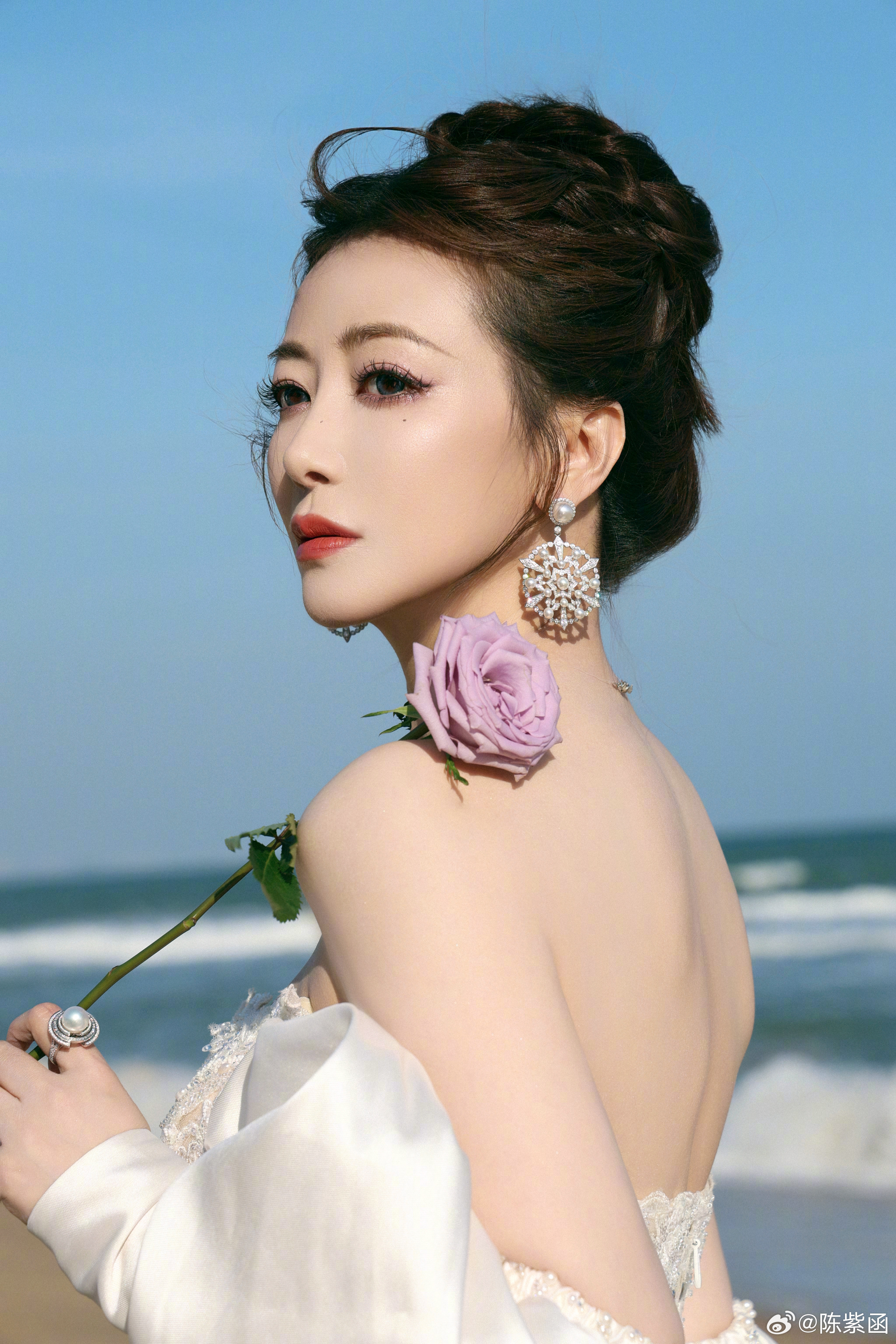Mỹ nhân showbiz 50 tuổi, body nóng bỏng bị chồng "phi công" đòi ly dị vì không thể sinh con- Ảnh 6.