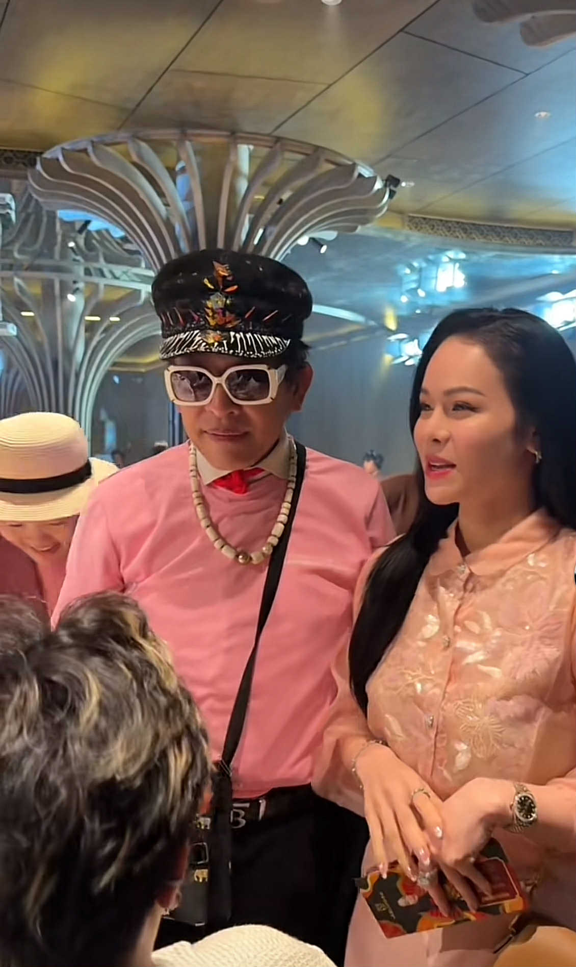 MC Thanh Bạch và những lần dự đám cưới với trang phục lấn át cả cô dâu- Ảnh 3.