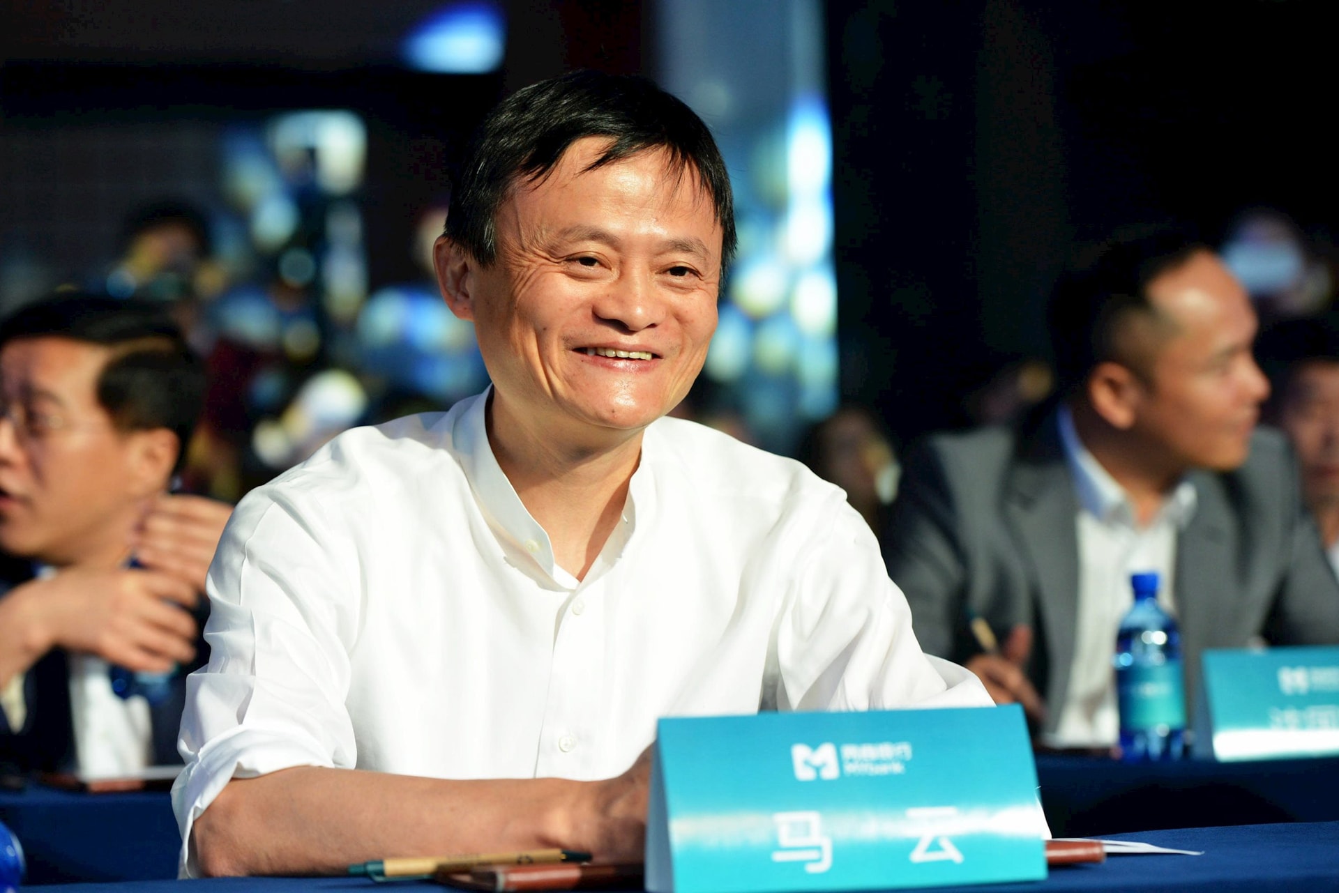 Jack Ma ‘lột xác’ hậu ở ẩn: Ngừng ồn ào, âm thầm đeo thẻ nhân viên nhưng vẫn chi 53 tỷ USD để chuyển đế chế TMĐT thành tập đoàn AI- Ảnh 1.