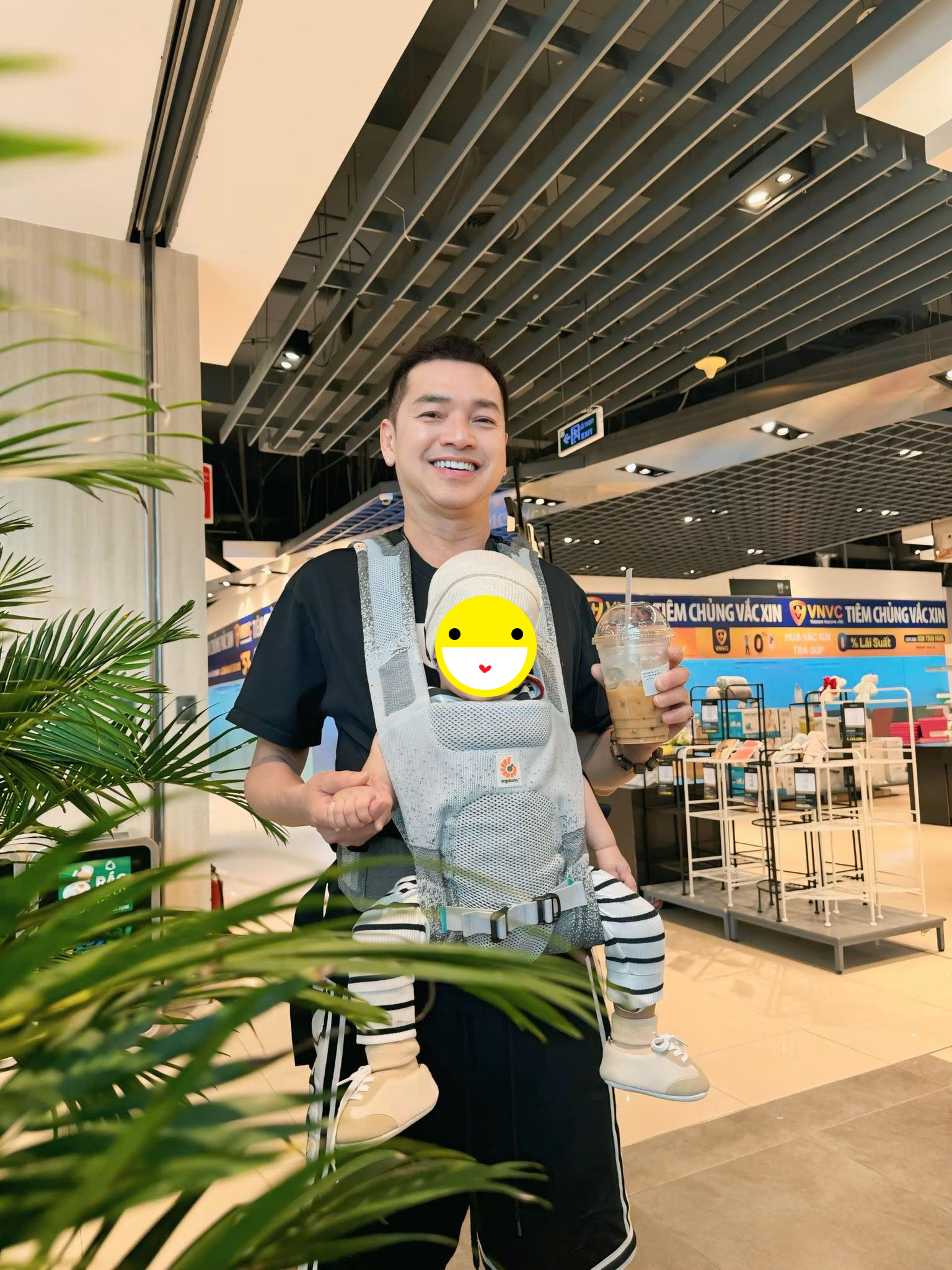 Sao nam U70 "lão hóa ngược", trẻ như thanh niên: Hạnh phúc bên vợ kém 37 tuổi- Ảnh 5.