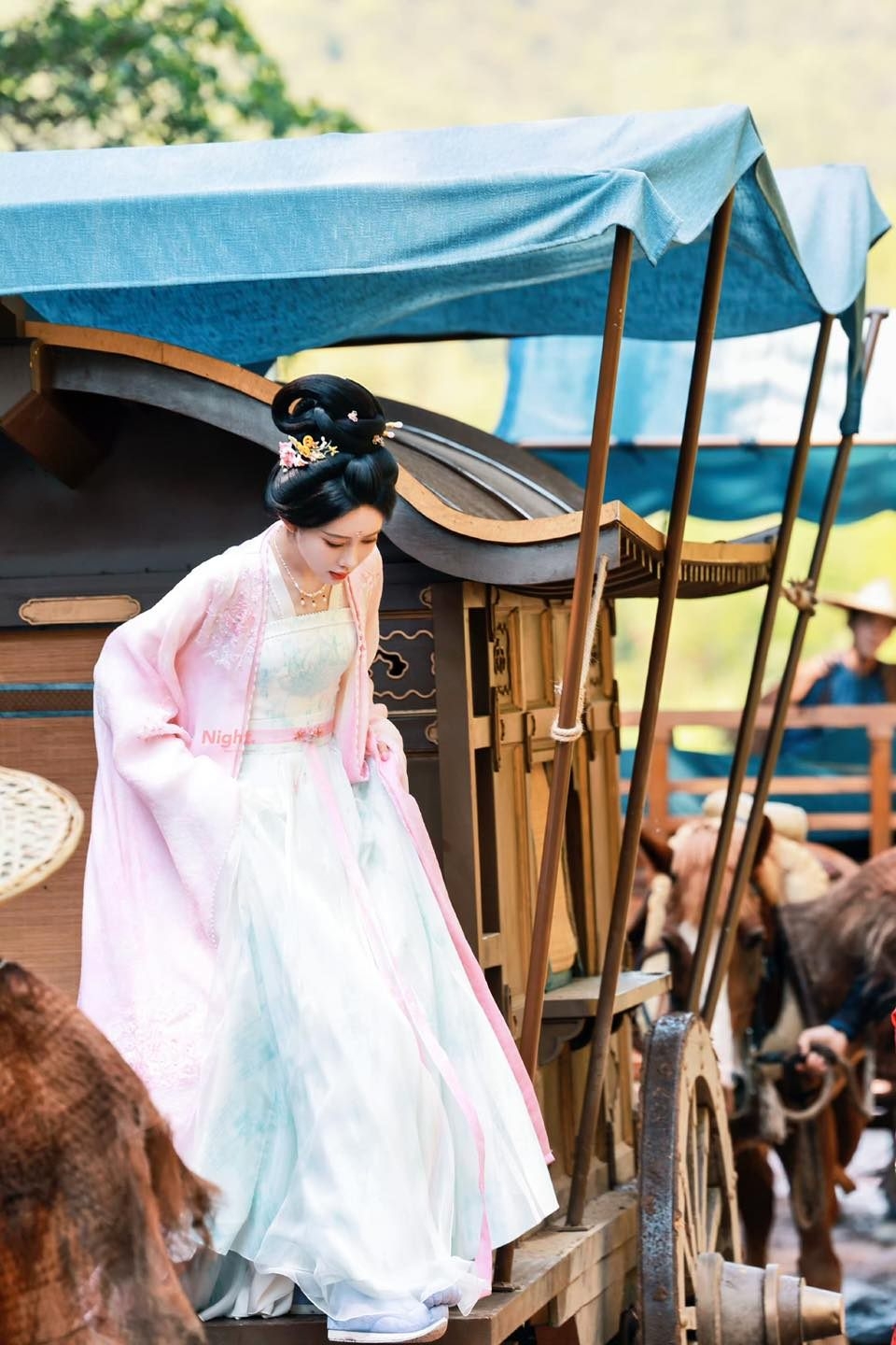 Ai dám chê mỹ nhân này thì bước ra đây nói chuyện: Công chúa cổ trang đẹp nhất hiện tại, góc nào cũng như tranh vẽ- Ảnh 5. Ai dám chê mỹ nhân này thì bước ra đây nói chuyện: Công chúa cổ trang đẹp nhất hiện tại, góc nào cũng như tranh vẽ- Ảnh 5.