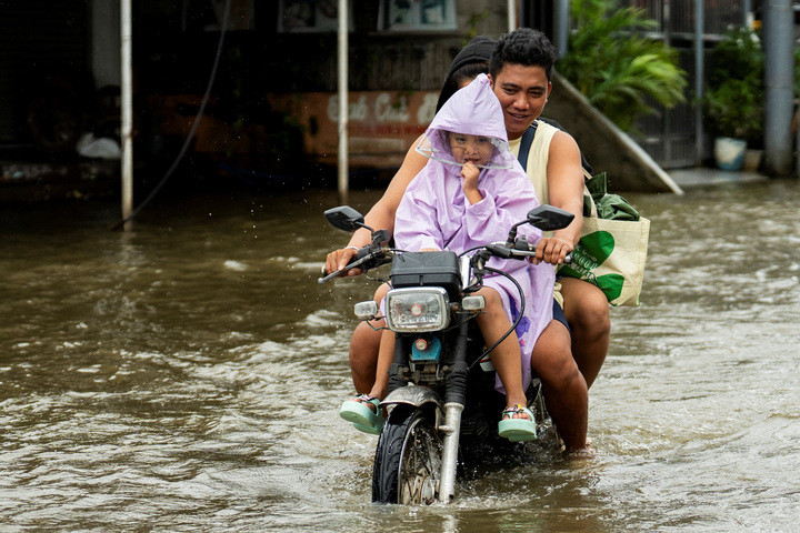 Bão Ragasa càn quét Biển Đông: 3 người chết, nhân chứng mô tả 'như ngày tận thế'- Ảnh 2.