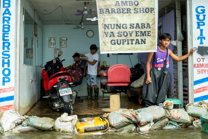 Bão Ragasa càn quét Biển Đông: 3 người chết, nhân chứng mô tả 'như ngày tận thế'- Ảnh 5.