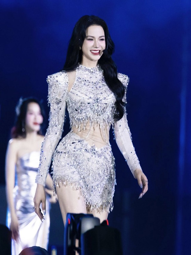 Nhan sắc của mẹ đơn thân nóng bỏng bậc nhất showbiz Việt, sở hữu biệt thự 600m2 ở TP.HCM- Ảnh 5.