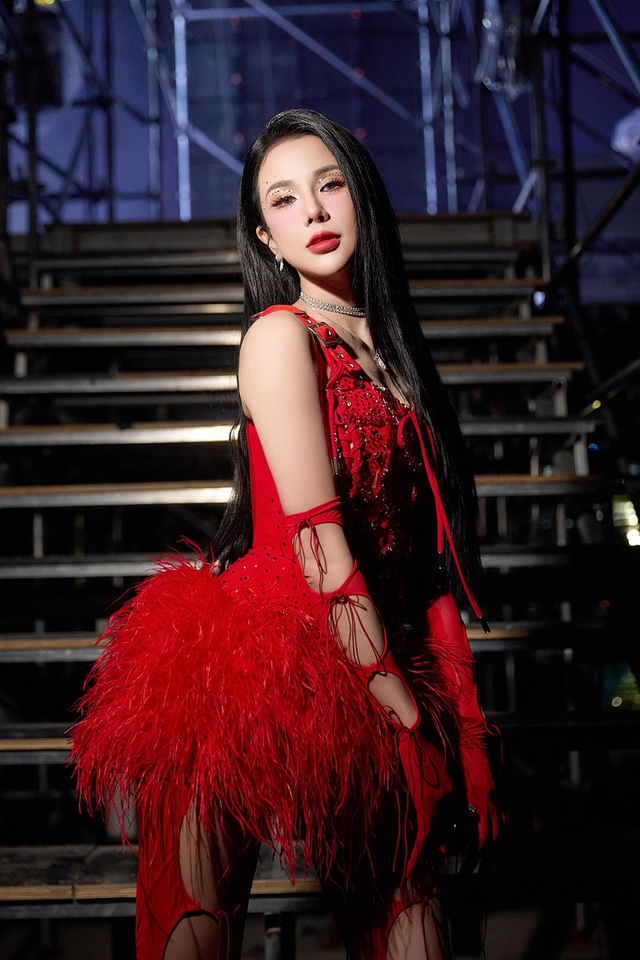 Nhan sắc của mẹ đơn thân nóng bỏng bậc nhất showbiz Việt, sở hữu biệt thự 600m2 ở TP.HCM- Ảnh 4.