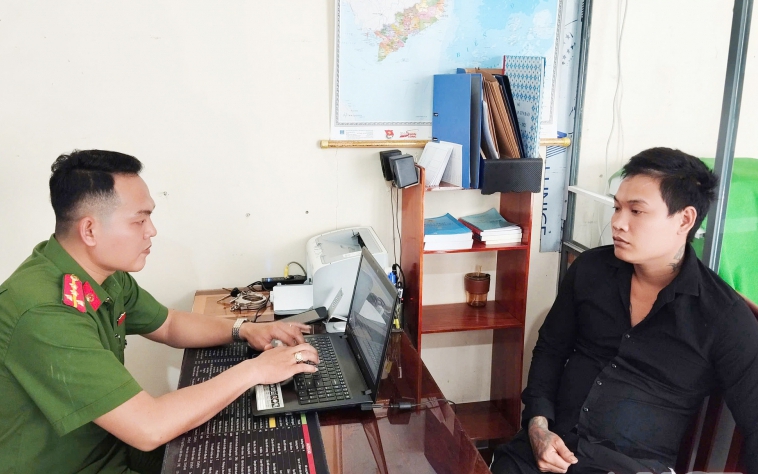 Ngày mai, siêu bão mạnh nhất thế giới sẽ đổ bộ vào Quảng Ninh - Hưng Yên thời điểm nào?- Ảnh 3. Bắt Lý Văn Nghiệp sinh năm 1998