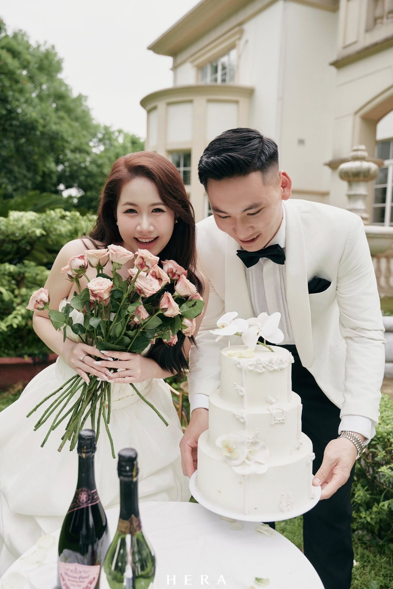 Thủ môn ĐT Việt Nam tung ảnh cưới 