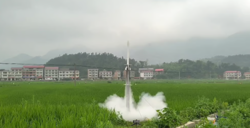 Chàng trai 18 tuổi tự chế tên lửa từ phân bón và ống nhựa, nay trúng tuyển trường hàng không vũ trụ top đầu Trung Quốc- Ảnh 3.