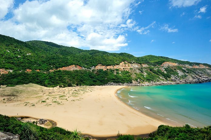 Bãi biển hoang sơ nhiều người chưa biết, gần nơi "đón bình minh đầu tiên ở Việt Nam": Có biển cấm tắm- Ảnh 4.
